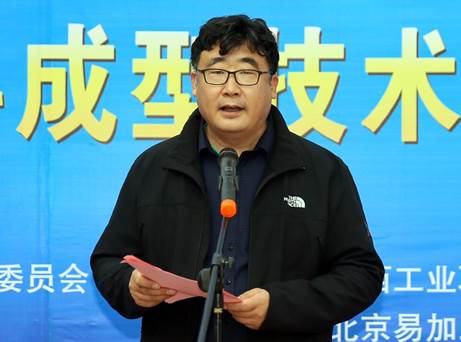 有色金属工业人才中心副总经理、全国有色金属职业公司产品指导委员会副秘书长宋凯宣读获奖名单